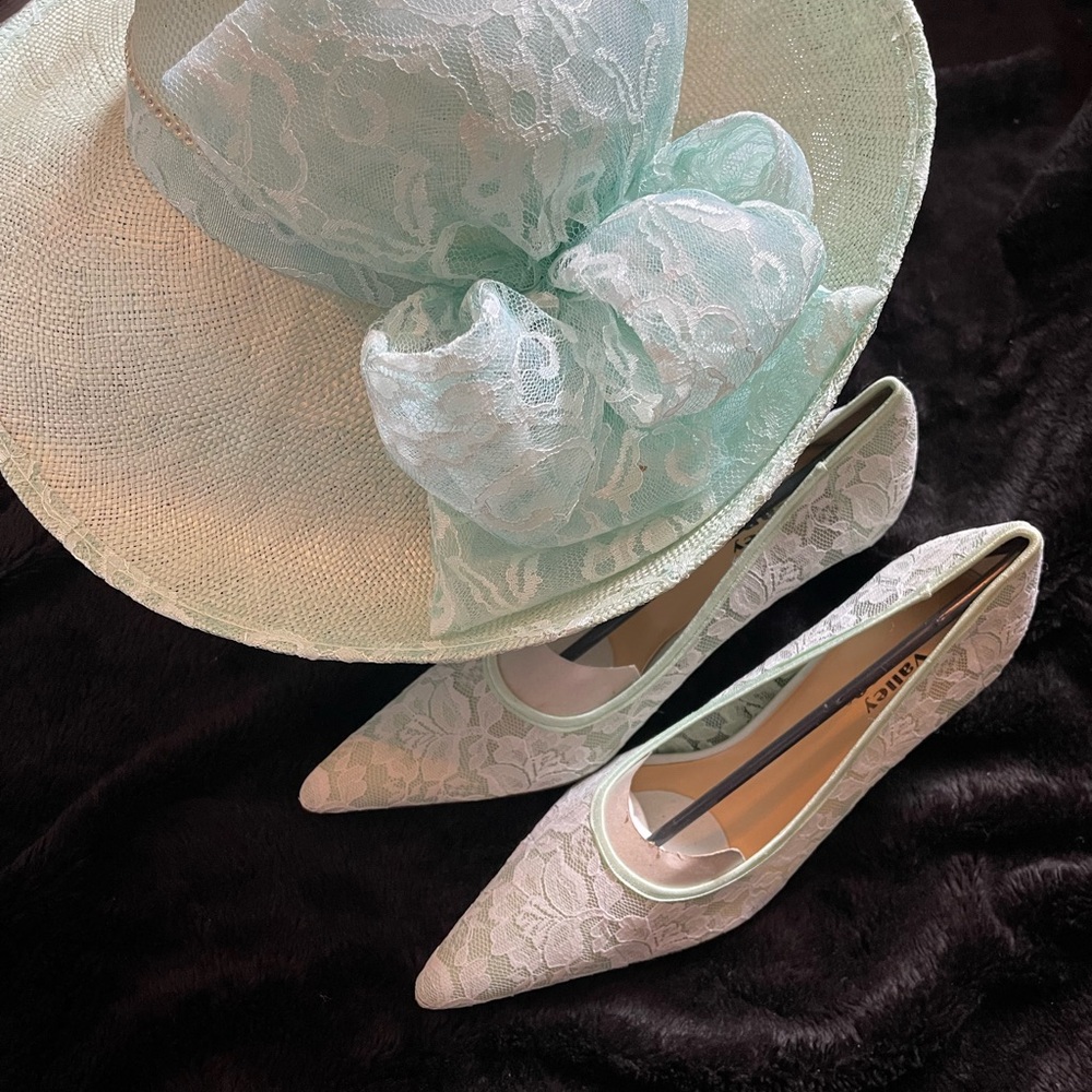 Elegant Lace Women's Shoes in Mint Green